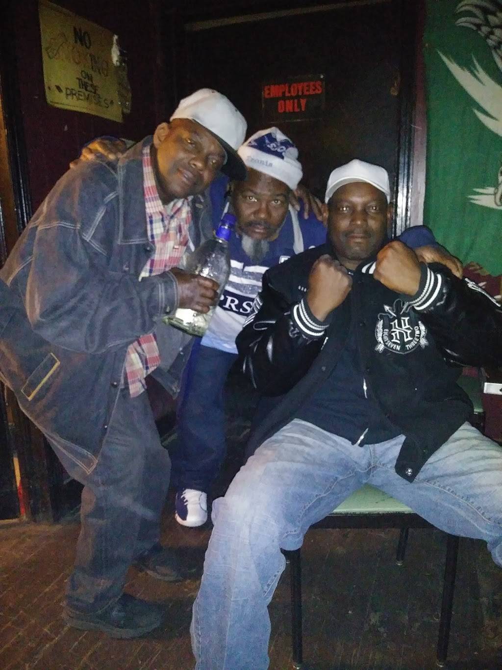 Aunt Coras Pit Bar B Que | cafe | 73 E McLemore Ave # 7, Memphis, TN 38106, USA | 9019425506 OR +1 901-942-5506