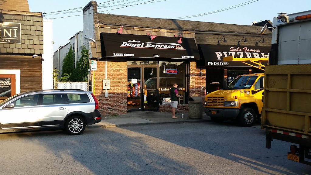 Railroad Bagel Express | bakery | 126 N Carll Ave, Babylon, NY 11702, USA | 6314829777 OR +1 631-482-9777
