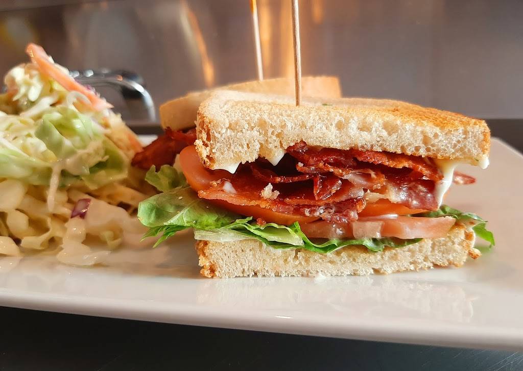 MAMA ROSA on Roncesvalles | restaurant | 5 Roncesvalles Ave, Toronto, ON M6R 2K2, Canada | 6473451995 OR +1 647-345-1995