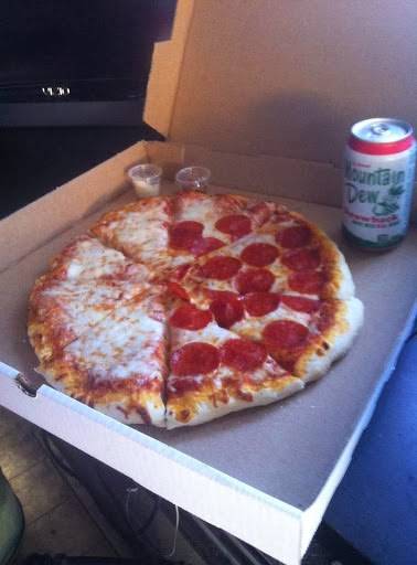 Flakeys Pizza | restaurant | 1275 Milby St, Houston, TX 77003, USA | 7132250555 OR +1 713-225-0555