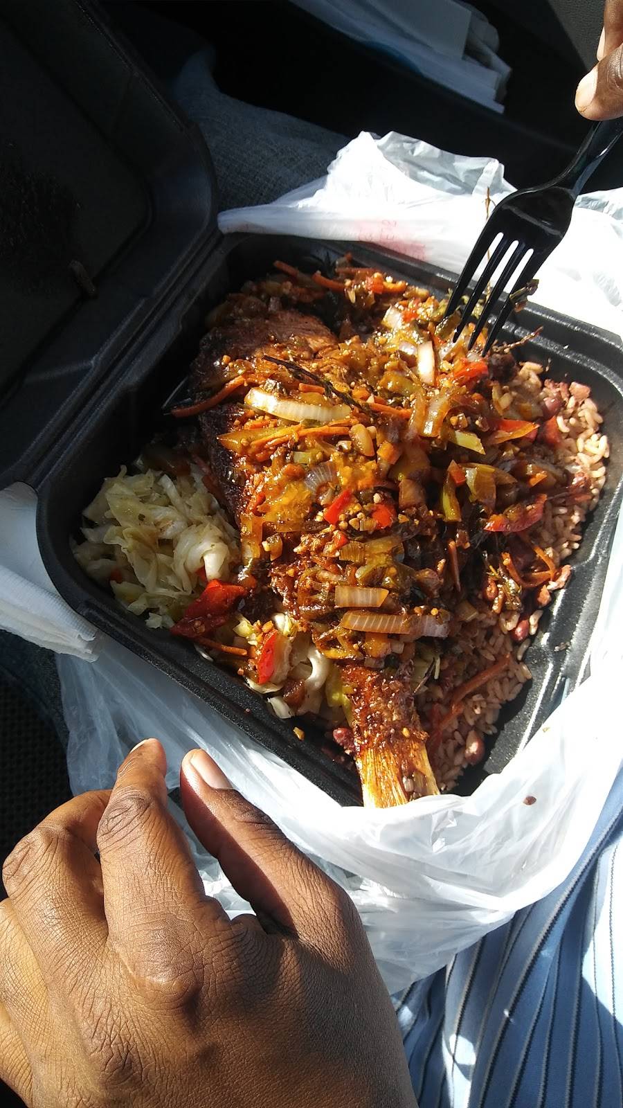 Carribbean Marketplace Grill | restaurant | 4115 N 19th Ave, Phoenix, AZ 85015, USA | 6022798444 OR +1 602-279-8444