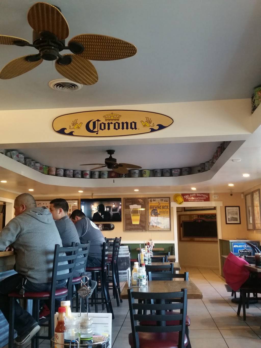 Grillin & Chillin Roadhouse | restaurant | 3650 San Juan Rd, Hollister, CA 95023, USA | 8316361010 OR +1 831-636-1010