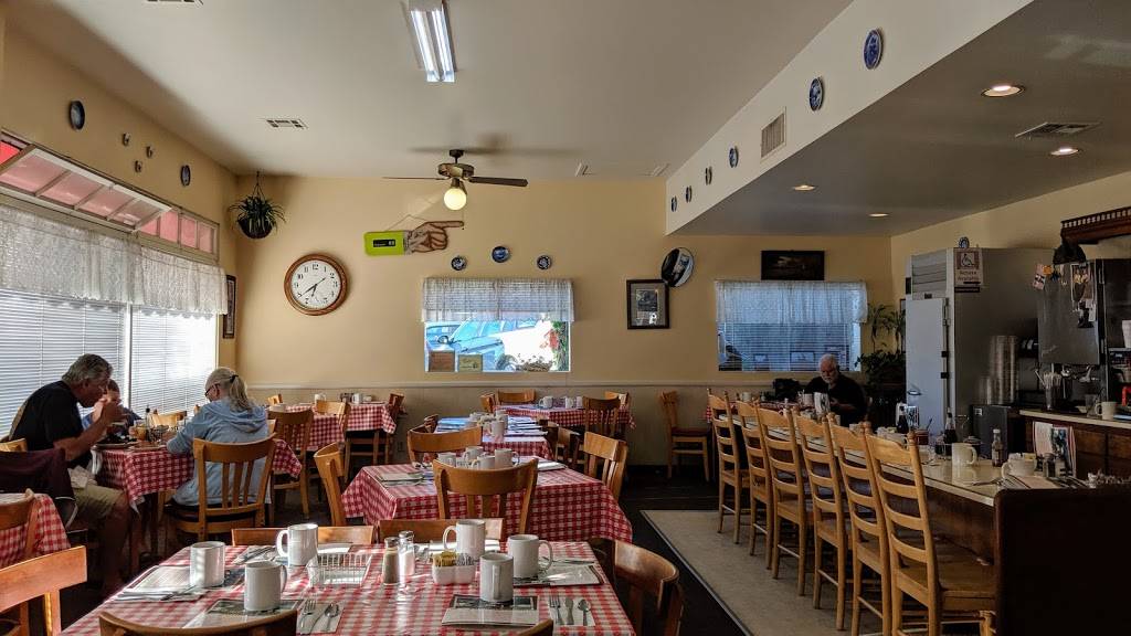 Ellens Danish Pancake House | restaurant | 272 Ave Of The Flags, Buellton, CA 93427, USA | 8056885312 OR +1 805-688-5312