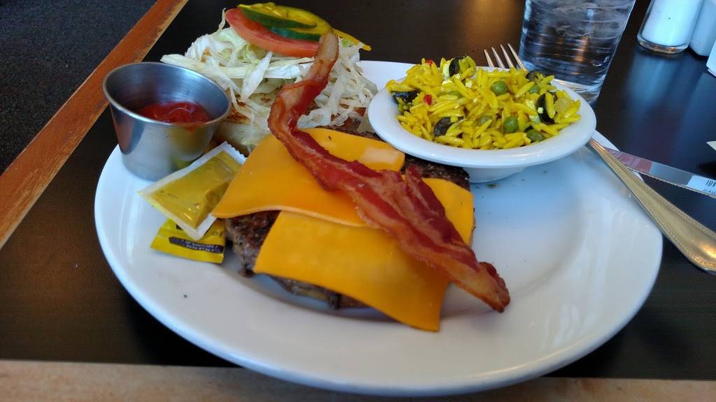 Fife & Drum Restaurant | restaurant | 1775 Legacy Way #235, Columbus, GA 31903, USA | 7066855801 OR +1 706-685-5801