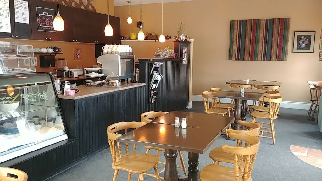 The Lunch Box | restaurant | 11 Macsteven Dr #1, Prince Edward, ON K0K, Canada | 6134711222 OR +1 613-471-1222