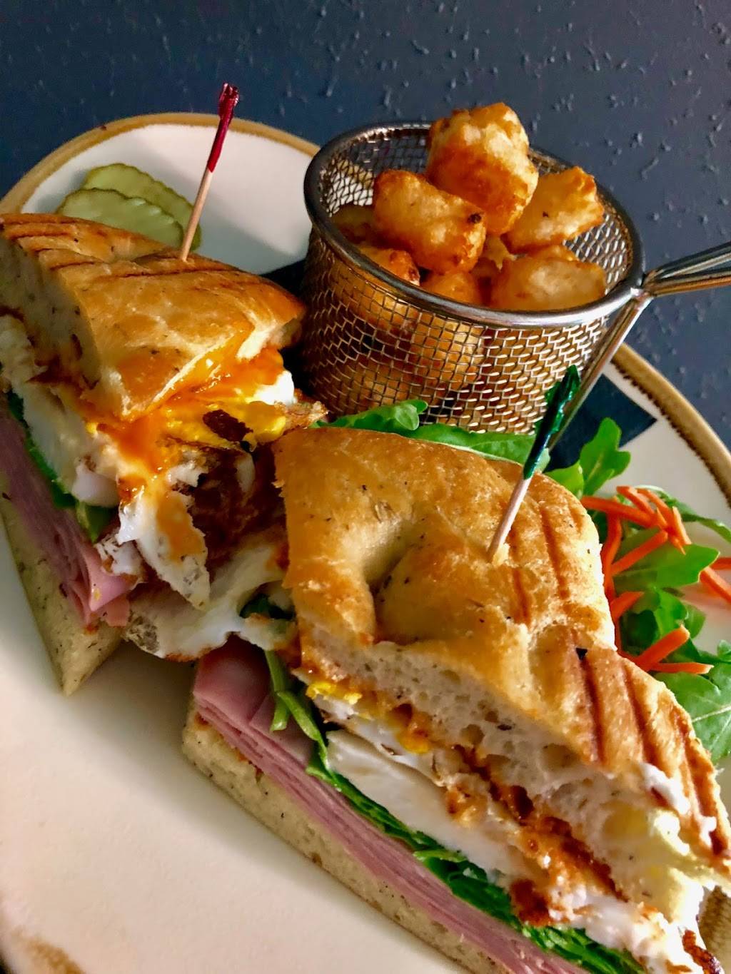 Roza Lyons | restaurant | 709 E Broadway, South Boston, MA 02127, USA | 6179029333 OR +1 617-902-9333