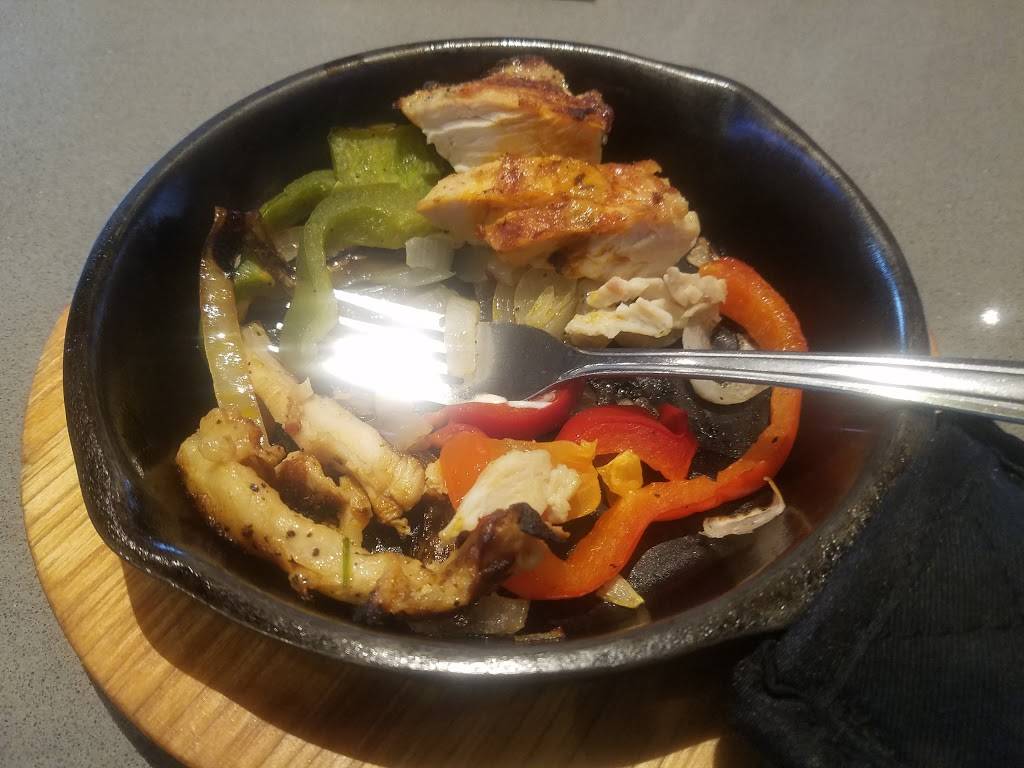 Chilis Grill & Bar | restaurant | 638 Stillwater Ave, Bangor, ME 04401, USA | 2079475770 OR +1 207-947-5770