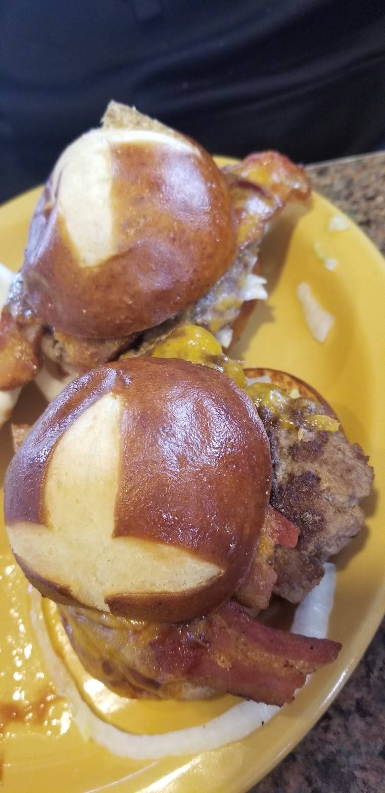 Bills Diner | restaurant | 597 Kennedy Dr, Bradley, IL 60915, USA | 8159352064 OR +1 815-935-2064