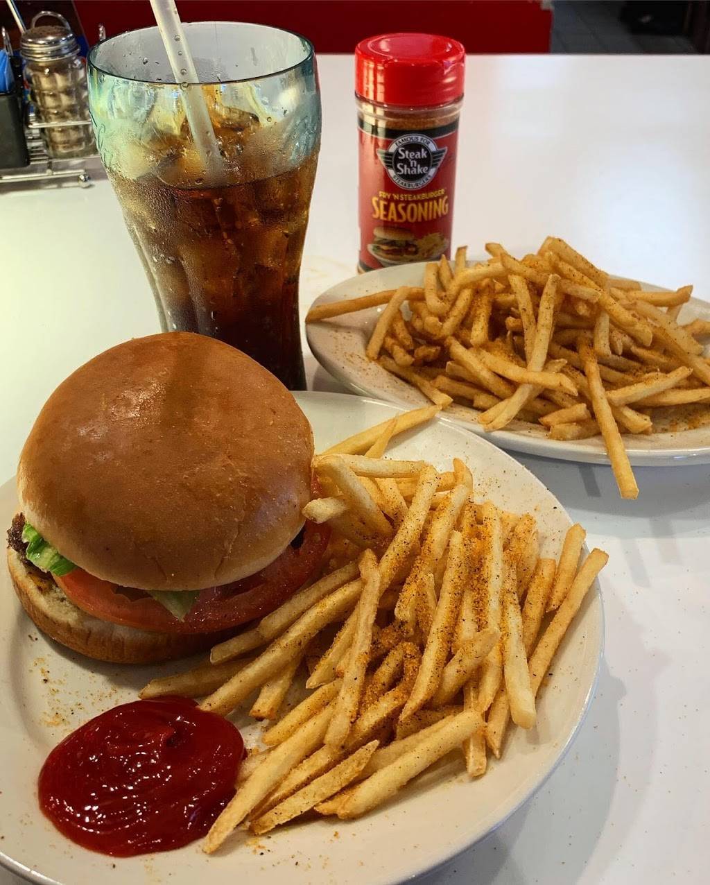 Steak n Shake | restaurant | 1665 N Gloster St, Tupelo, MS 38804, USA | 6622604550 OR +1 662-260-4550