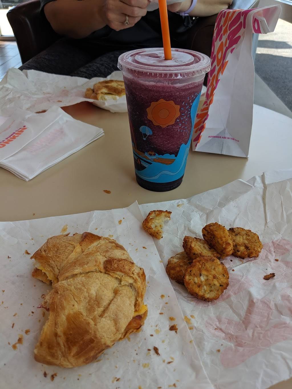 Dunkin | bakery | 1300 Jefferson Rd Suite 400, Rochester, NY 14623, USA | 5852727573 OR +1 585-272-7573