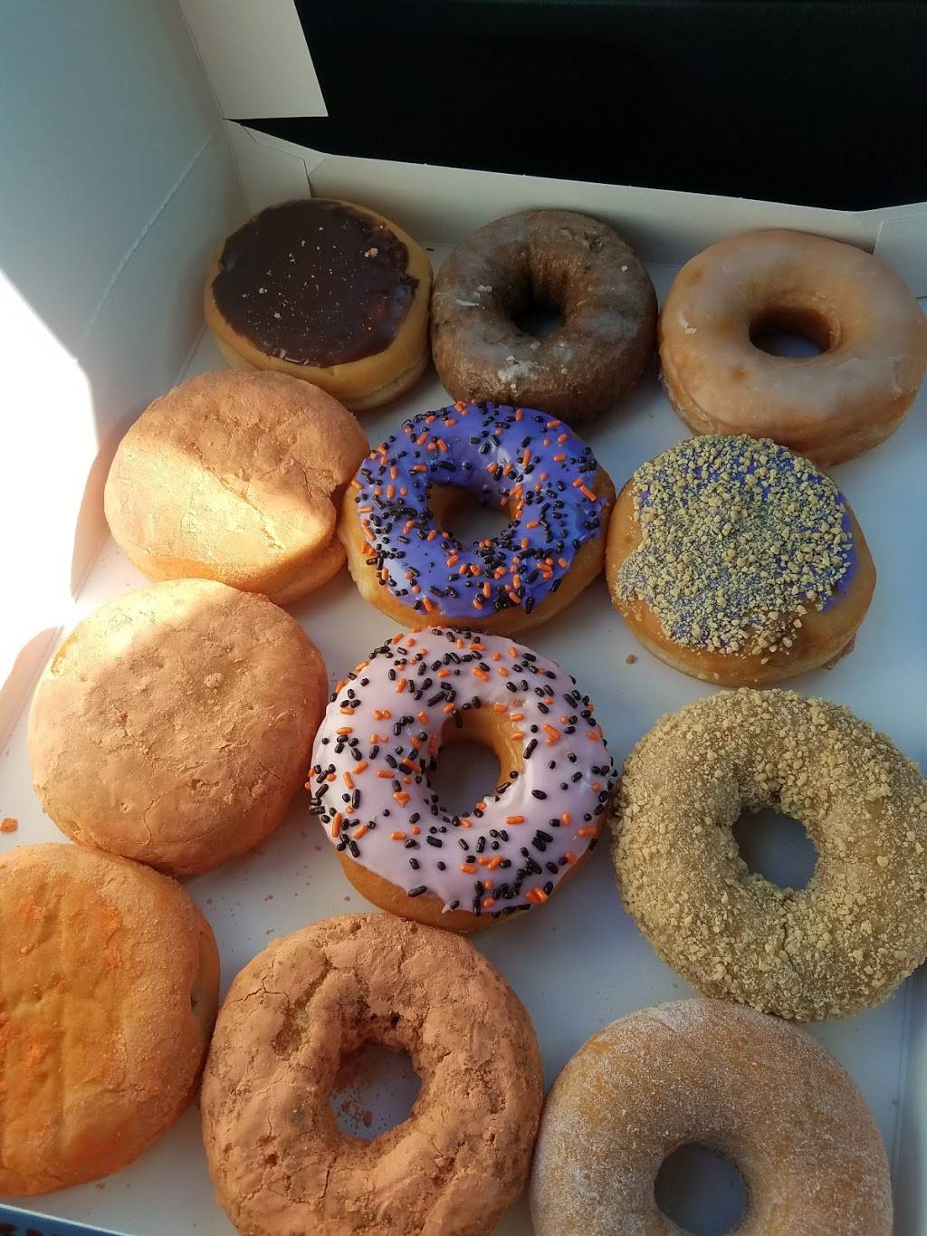 Dunkin | bakery | 403 San Pedro Ave, San Antonio, TX 78212, USA | 2109883333 OR +1 210-988-3333