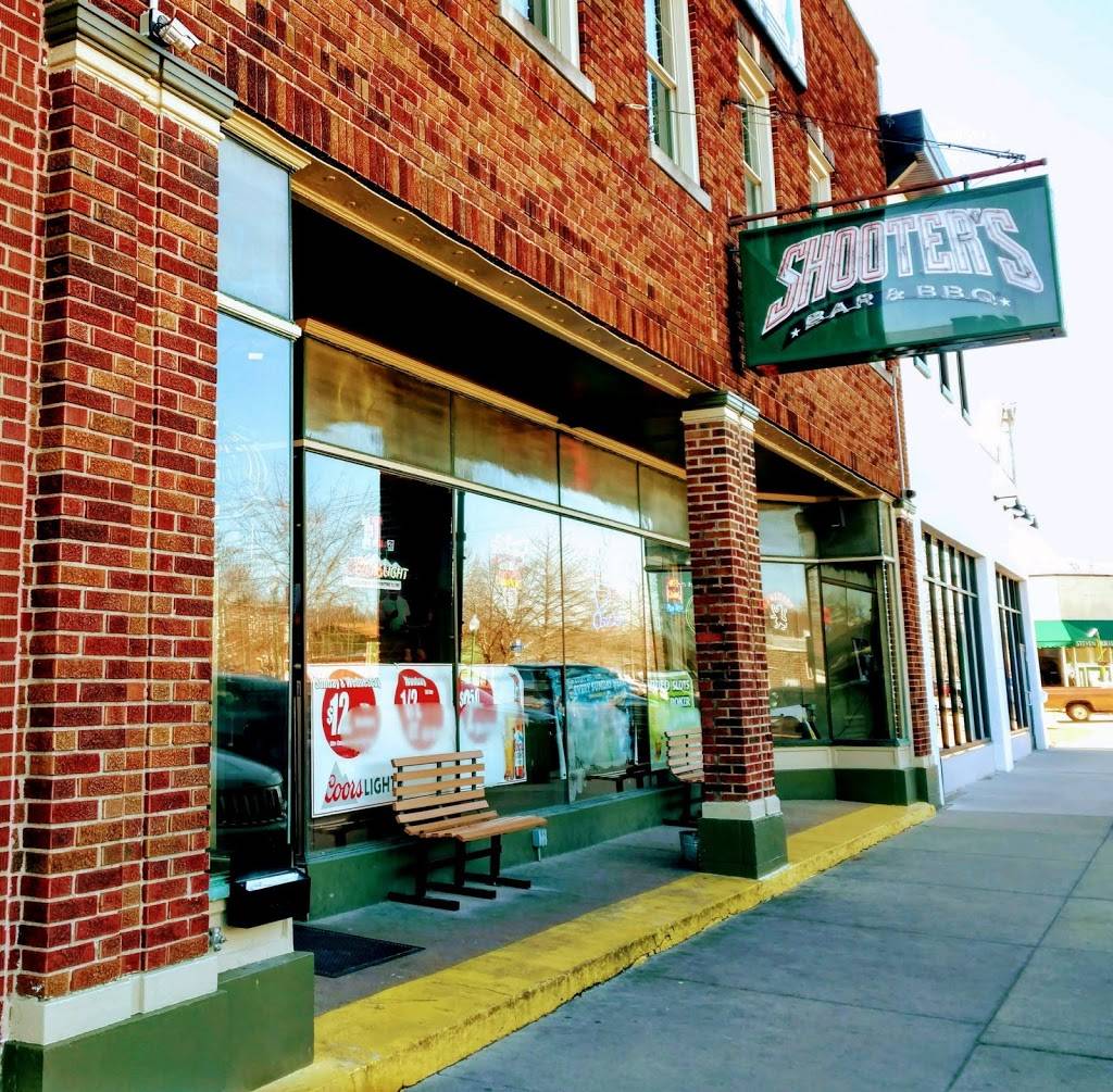 Shooters Bar & BBQ | restaurant | 113 E 1st St, OFallon, IL 62269, USA | 6186222227 OR +1 618-622-2227