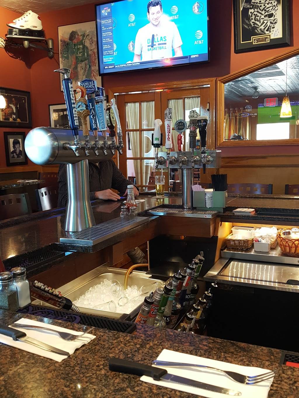 Four66 Pub & Grille | restaurant | 466 Newbury St, Danvers, MA 01923, USA | 9787749662 OR +1 978-774-9662