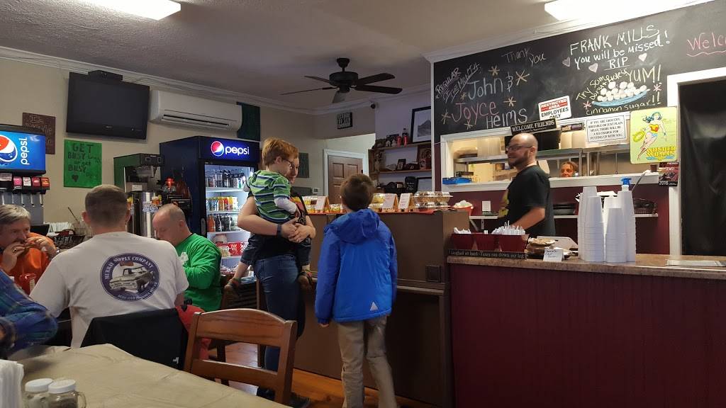 Holly Jos Creekside Grill | restaurant | 25174 Virgil H Goode Hwy, Boones Mill, VA 24065, USA | 5403341255 OR +1 540-334-1255