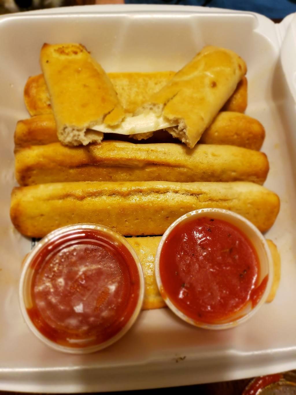 Back Shop Pizza, Burritos and More | restaurant | 2911 S 19th St, Clinton, IA 52732, USA | 5635592112 OR +1 563-559-2112