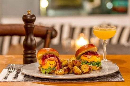 Rauf ashraf | restaurant | 70E W Randol Mill Rd, Arlington, TX 76013, USA | 6822560000 OR +1 682-256-0000