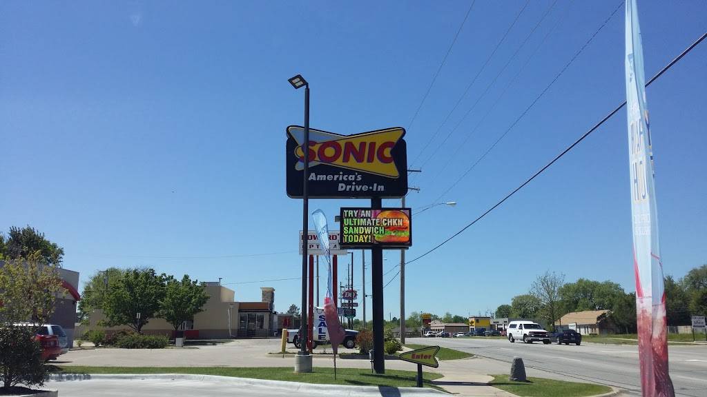 Sonic Drive-In | restaurant | 5429 E Central Ave, Wichita, KS 67208, USA | 3166836028 OR +1 316-683-6028