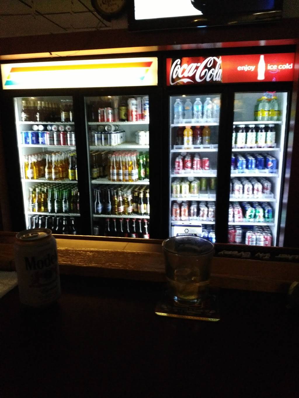 Leals Tavern | restaurant | 701 Garnsey Ave, Joliet, IL 60432, USA | 8157274899 OR +1 815-727-4899