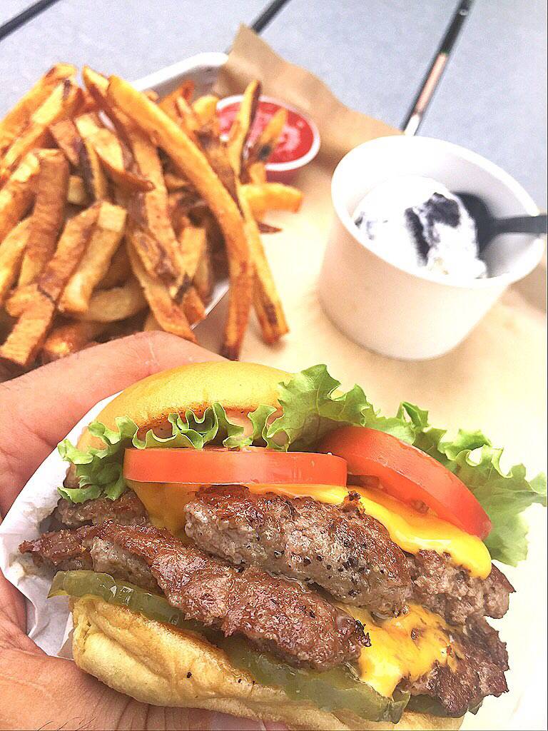 Burger Yum | restaurant | 400 N 2nd St, Harrisburg, PA 17101, USA | 7177277127 OR +1 717-727-7127