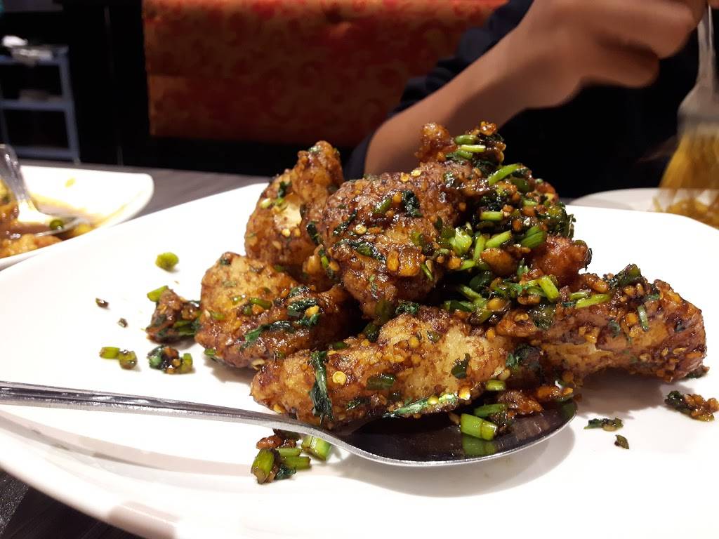 China Palace | restaurant | 10061 McLaughlin Rd, Brampton, ON L7A 2X5, Canada | 9059708818 OR +1 905-970-8818