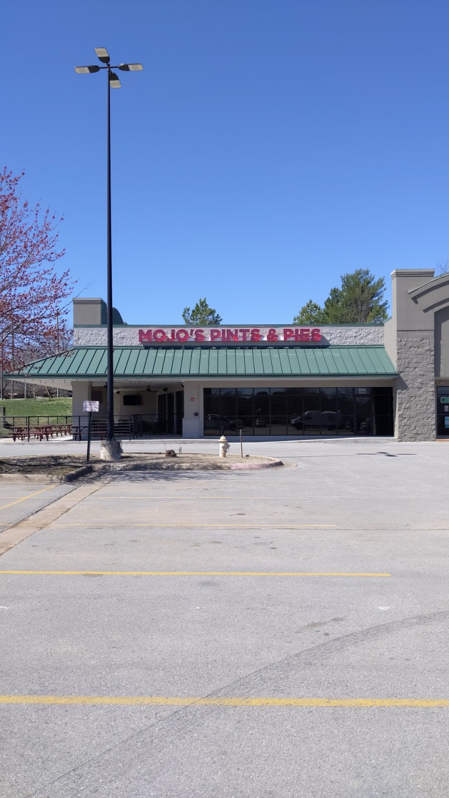 Mojos Pints & Pies East Fayetteville | restaurant | 2630 E Citizens Dr Suites A & B, Fayetteville, AR 72703, USA | 4793167771 OR +1 479-316-7771