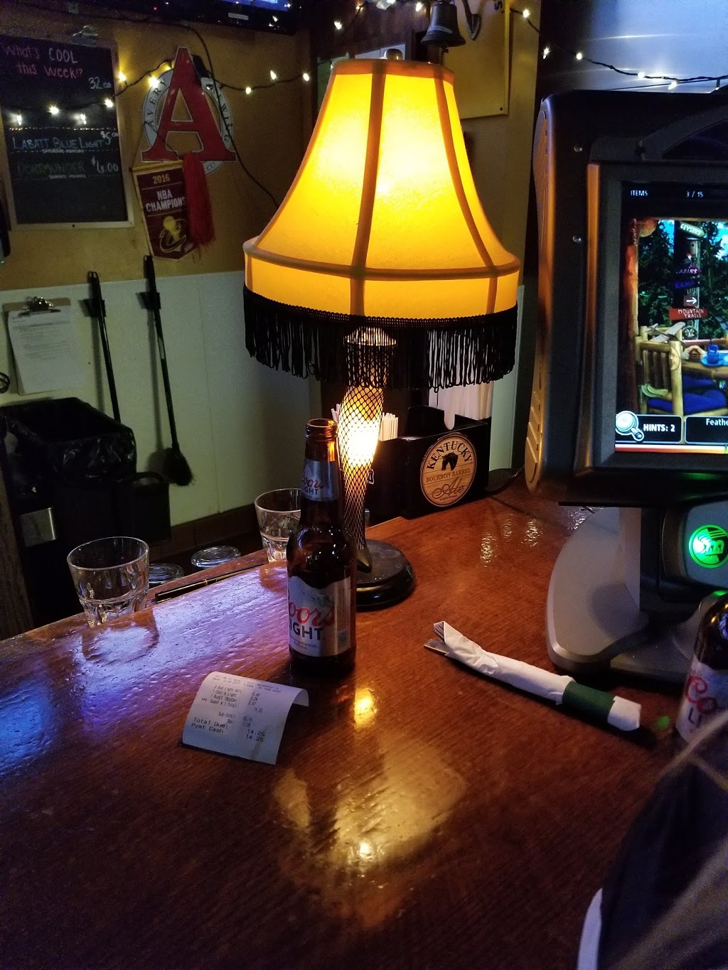 Winking Lizard Gateway | restaurant | 811 Huron Rd E, Cleveland, OH 44115, USA | 2165890313 OR +1 216-589-0313