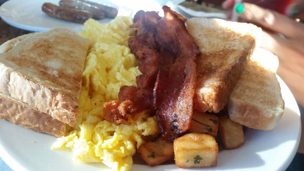 Uncle Charlies Finer Diner | restaurant | 1496 Main St, Weymouth, MA 02190, USA | 7813373889 OR +1 781-337-3889