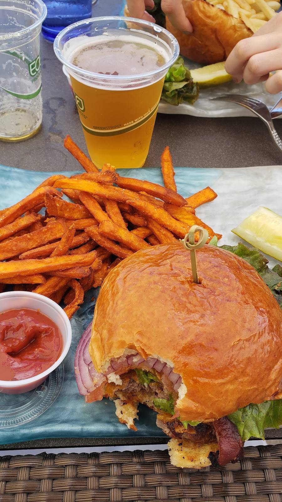 DUNE Burgers on the Beach | night club | 455 Grand Bay Dr, Key Biscayne, FL 33149, USA | 3053654500 OR +1 305-365-4500