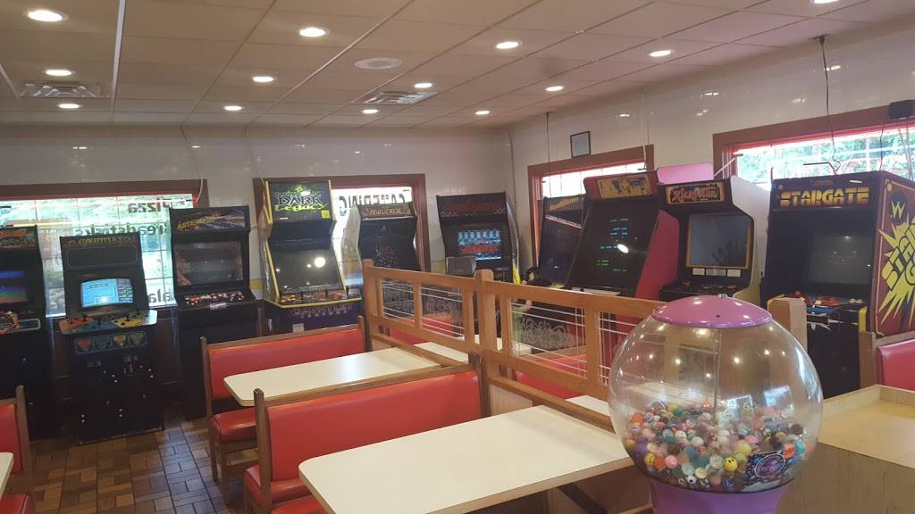 Hungry Howies Pizza | meal delivery | 37265 S Groesbeck Hwy, Clinton Twp, MI 48036, USA | 5864636300 OR +1 586-463-6300