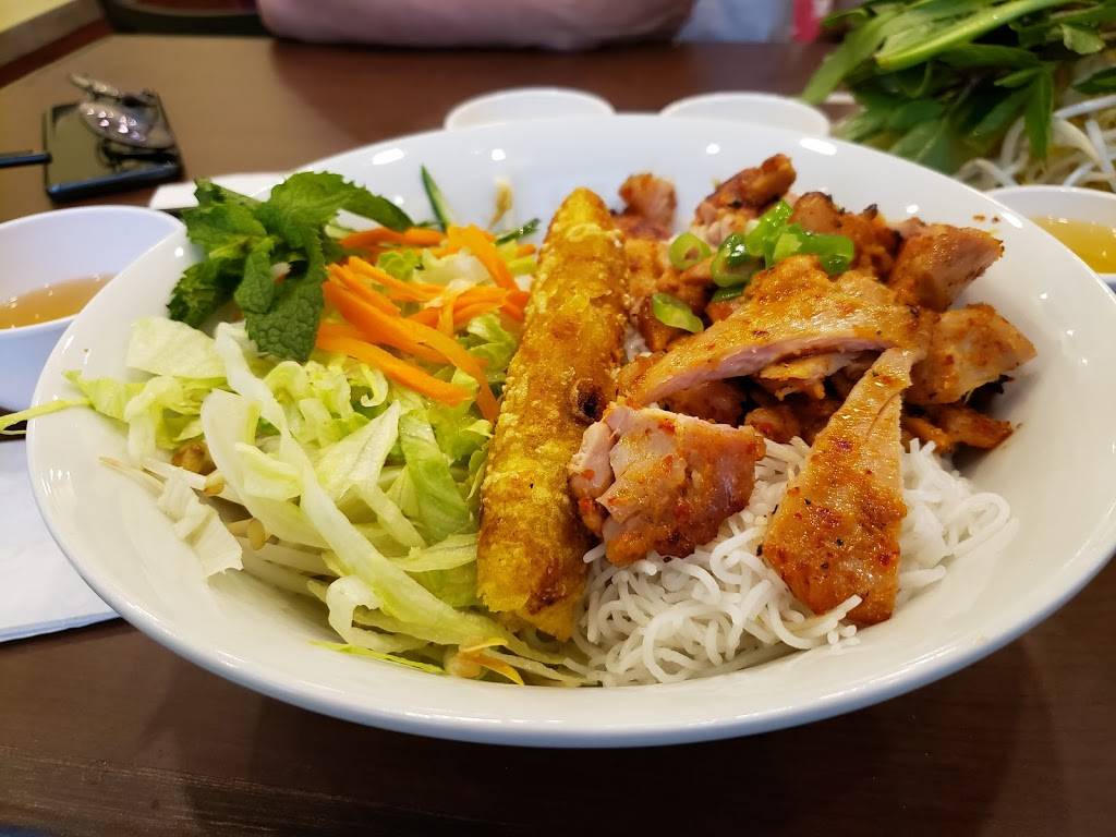Pho Metro Vaughan | restaurant | 2499 Rutherford Rd Unit 11, Vaughan, ON L4K 0J9, Canada | 2895533979 OR +1 289-553-3979