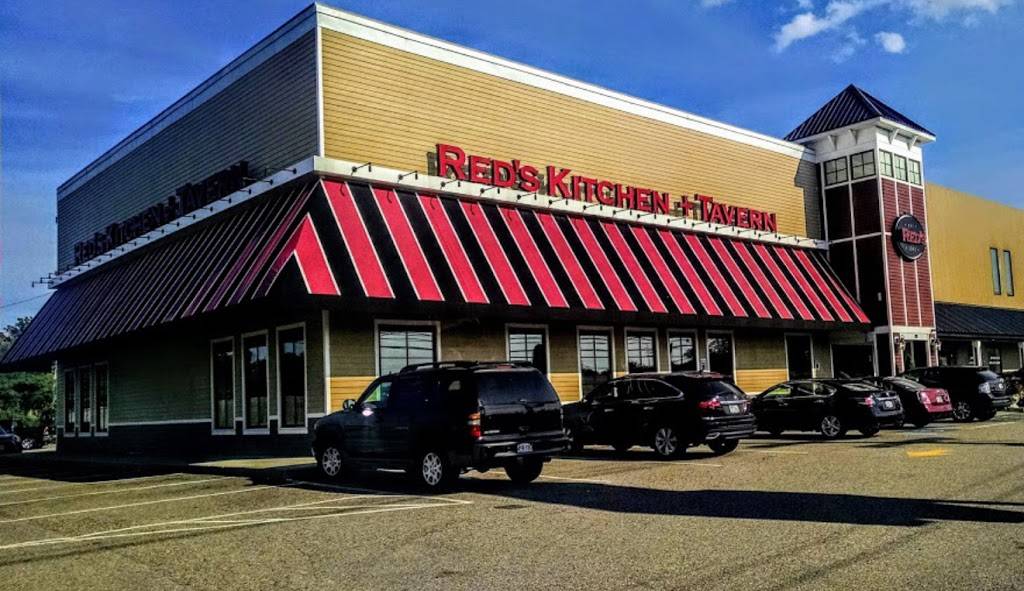 Reds Kitchen and Tavern | restaurant | 131 Newbury St, Peabody, MA 01960, USA | 9785317337 OR +1 978-531-7337
