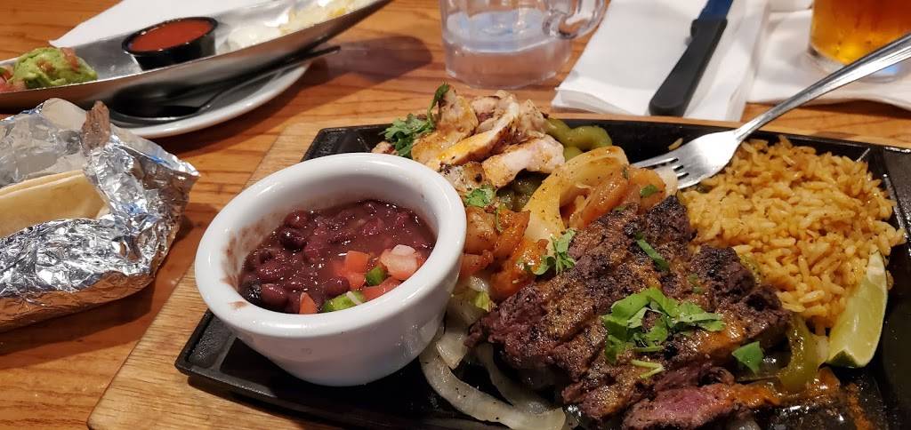 Chilis Grill & Bar | restaurant | 5880 Antioch Rd, Merriam, KS 66202, USA | 9132620067 OR +1 913-262-0067