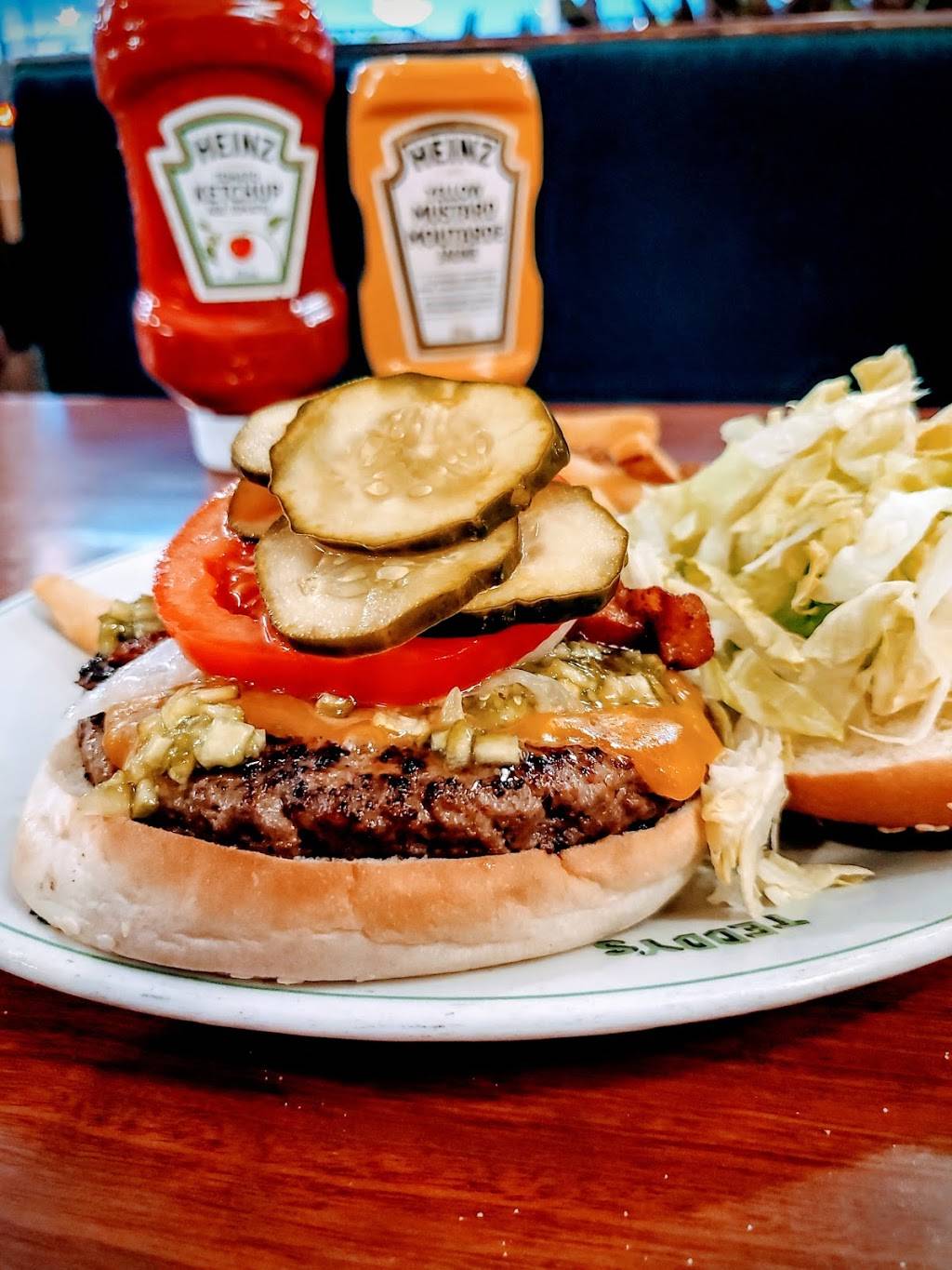 Teddys Restaurant & Deli | restaurant | 245 King St W, Oshawa, ON L1J 2J7, Canada | 9055795529 OR +1 905-579-5529