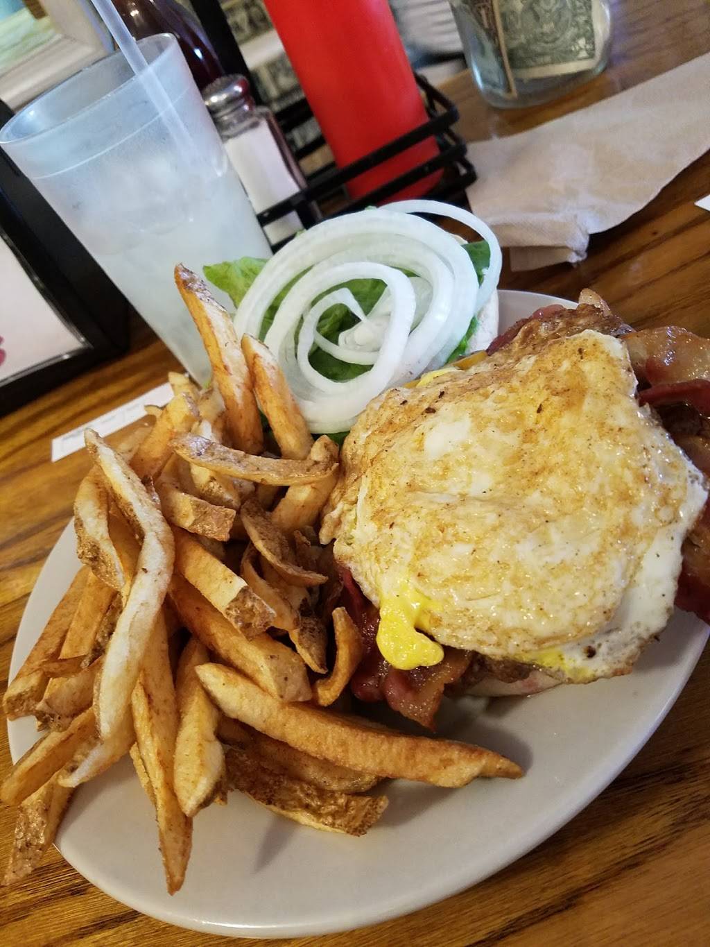 Big Mikes Burger Shoppe | restaurant | 2870 County Dr, Petersburg, VA 23803, USA | 8047213605 OR +1 804-721-3605