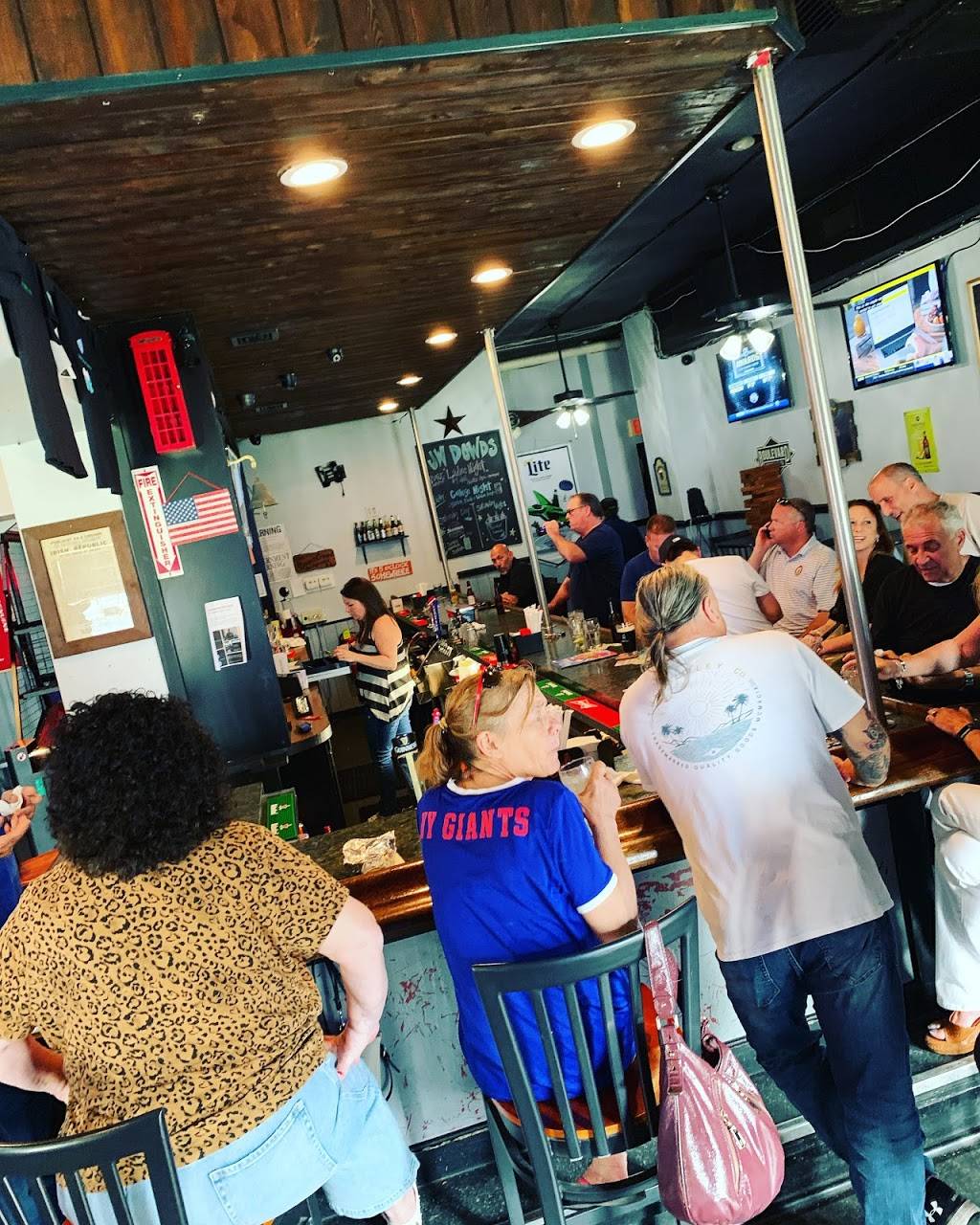 JW Dowds Pub | restaurant | 4 W Village Green, Hicksville, NY 11801, USA | 5166445545 OR +1 516-644-5545