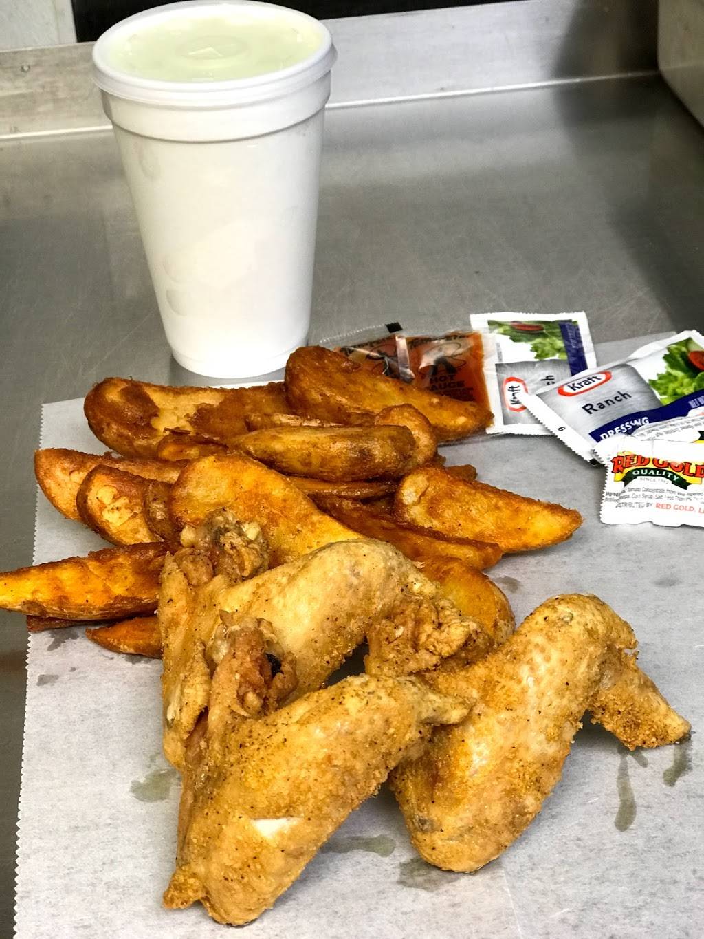 Chicken Shack | restaurant | 425 Hooker Rd Unit #104, Greenville, NC 27834, USA | 2526895978 OR +1 252-689-5978