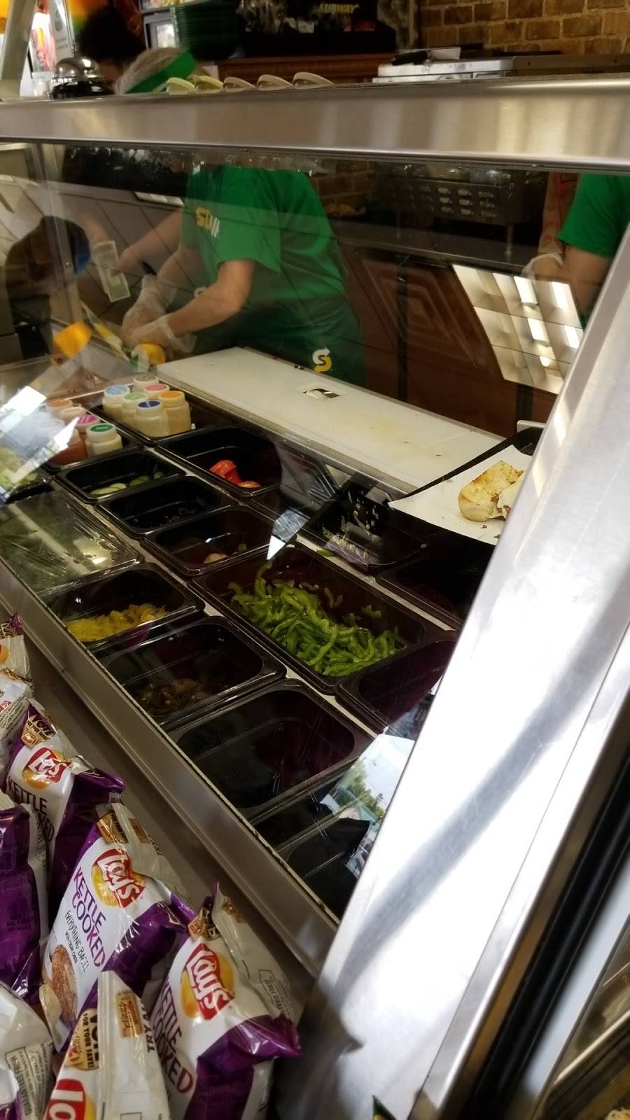 Subway | restaurant | 1905 W Market St, Bloomington, IL 61701, USA | 3098289927 OR +1 309-828-9927