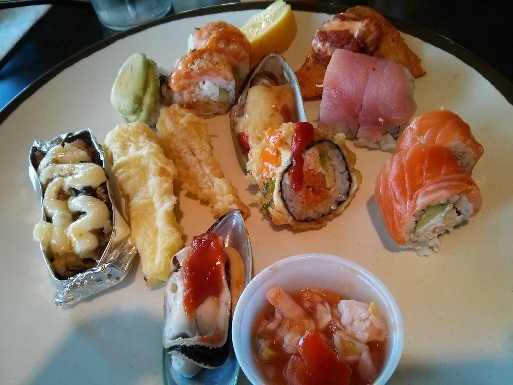 Chomp Rockin | restaurant | 181 E Commonwealth Ave, Fullerton, CA 92832, USA | 7147383511 OR +1 714-738-3511