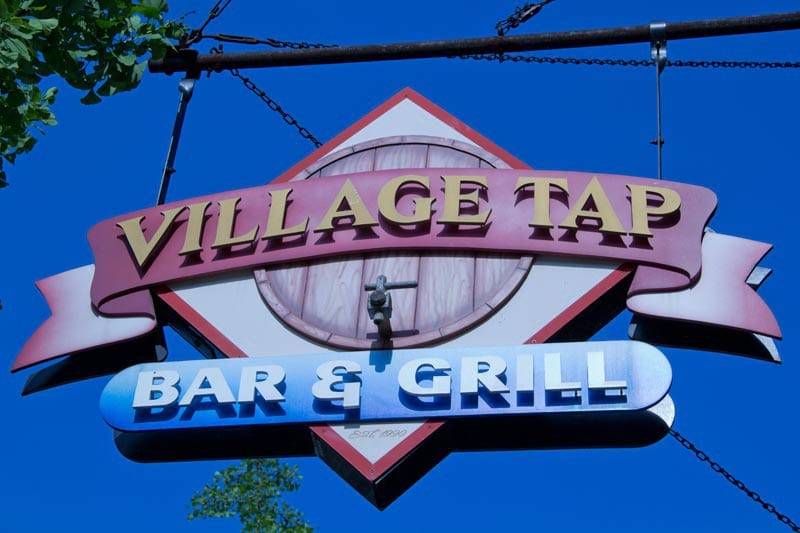 Village Tap | restaurant | 2055 W Roscoe St, Chicago, IL 60618, USA | 7738830817 OR +1 773-883-0817