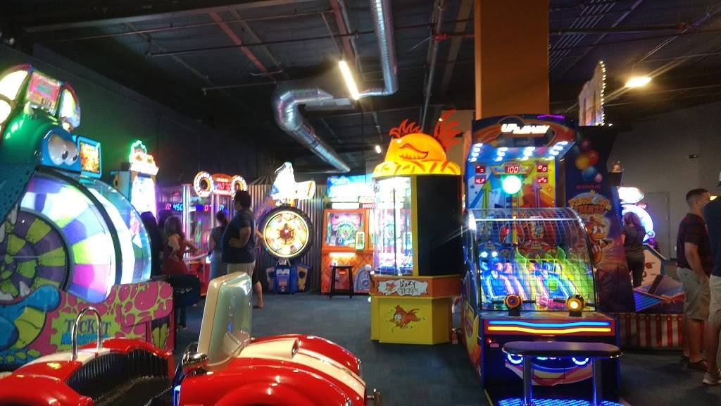 Whipples Fun Center | restaurant | 1510 E Bell Rd #300, Phoenix, AZ 85022, USA | 6028028350 OR +1 602-802-8350
