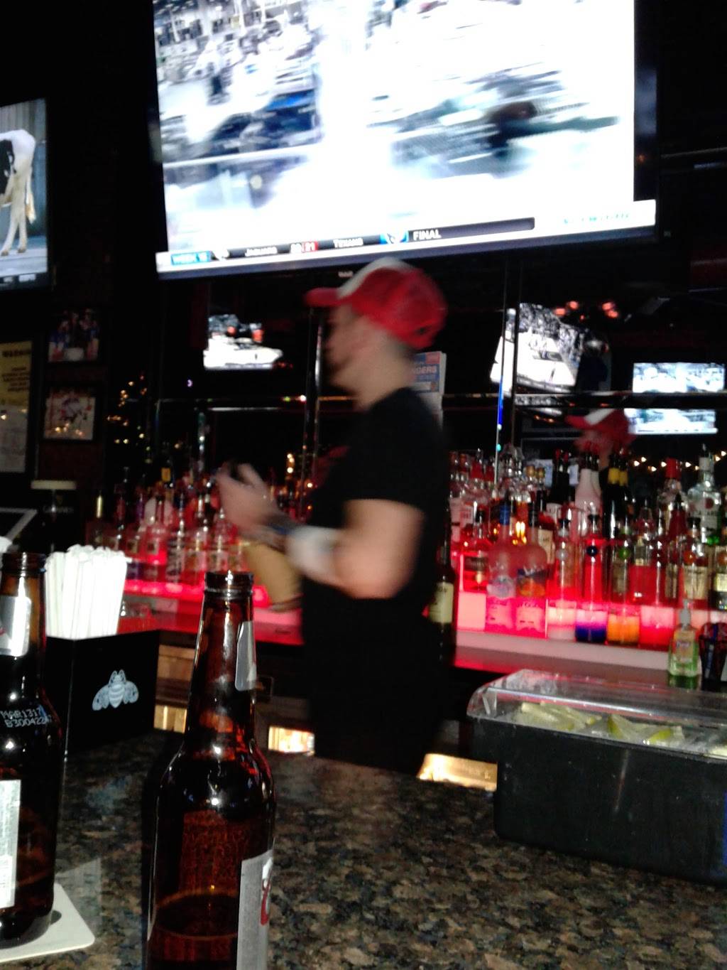 Play Sports Bar | restaurant | 2 Sneden Ave, Staten Island, NY 10312, USA | 7189843700 OR +1 718-984-3700