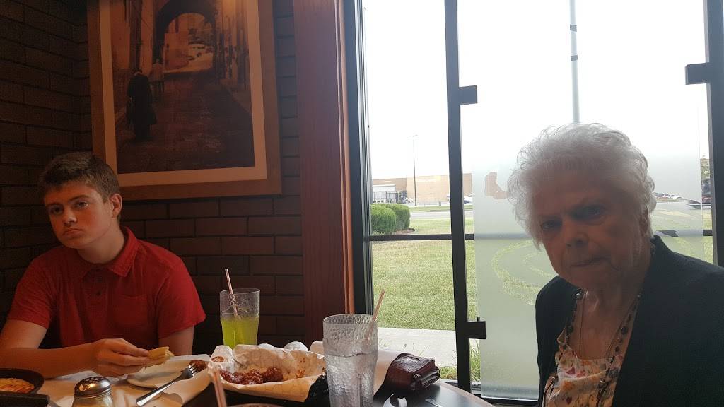 Pizza Hut | meal delivery | 718 W 7th St, Augusta, KS 67010, USA | 3167752284 OR +1 316-775-2284