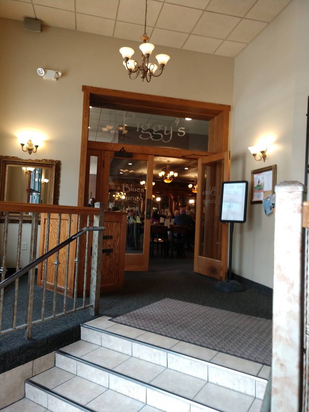 Piggys | night club | 501 Front St S, La Crosse, WI 54601, USA | 6087844877 OR +1 608-784-4877