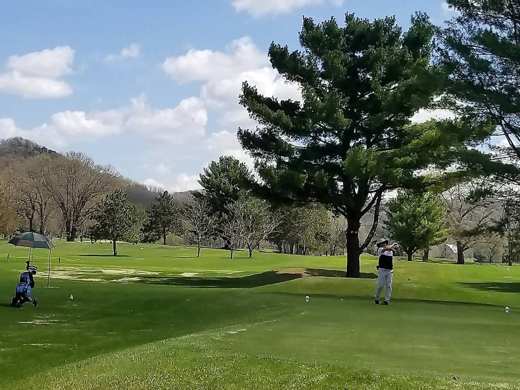 Drugans Castle Mound Country Club | restaurant | W7665 Sylvester Rd, Holmen, WI 54636, USA | 6085264144 OR +1 608-526-4144