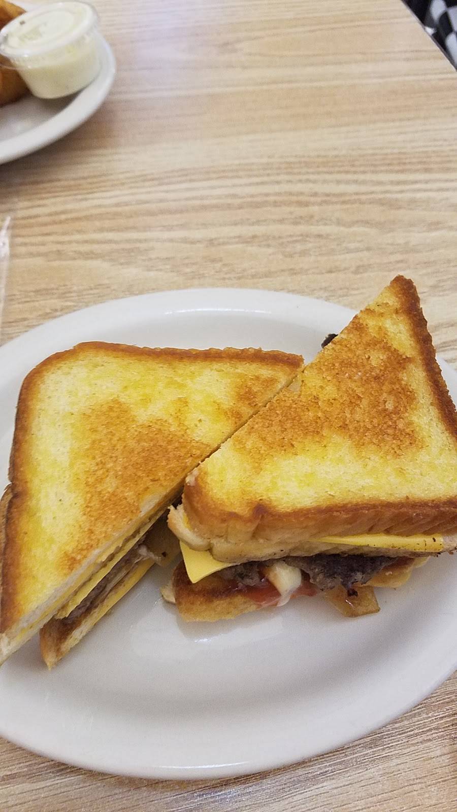 Johnsens Blue Top Drive In | restaurant | 8801 Indianapolis Blvd, Highland, IN 46322, USA | 2198381233 OR +1 219-838-1233