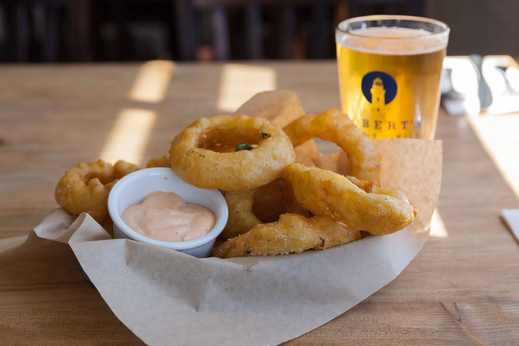 Roberts Maine Grill | restaurant | 326 US-1, Kittery, ME 03904, USA | 2074390300 OR +1 207-439-0300