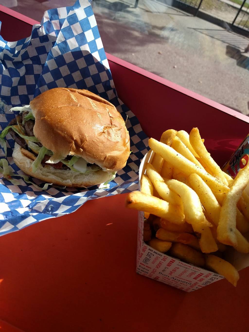 Harrys Drive-In | restaurant | 2280 Lawrence Ave E, Scarborough, ON M1P 2P9, Canada | 4167595980 OR +1 416-759-5980