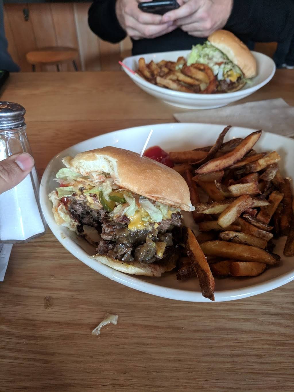 HiHo Cheeseburger | restaurant | 1320 2nd St Ste. B, Santa Monica, CA 90401, USA | 3104697250 OR +1 310-469-7250