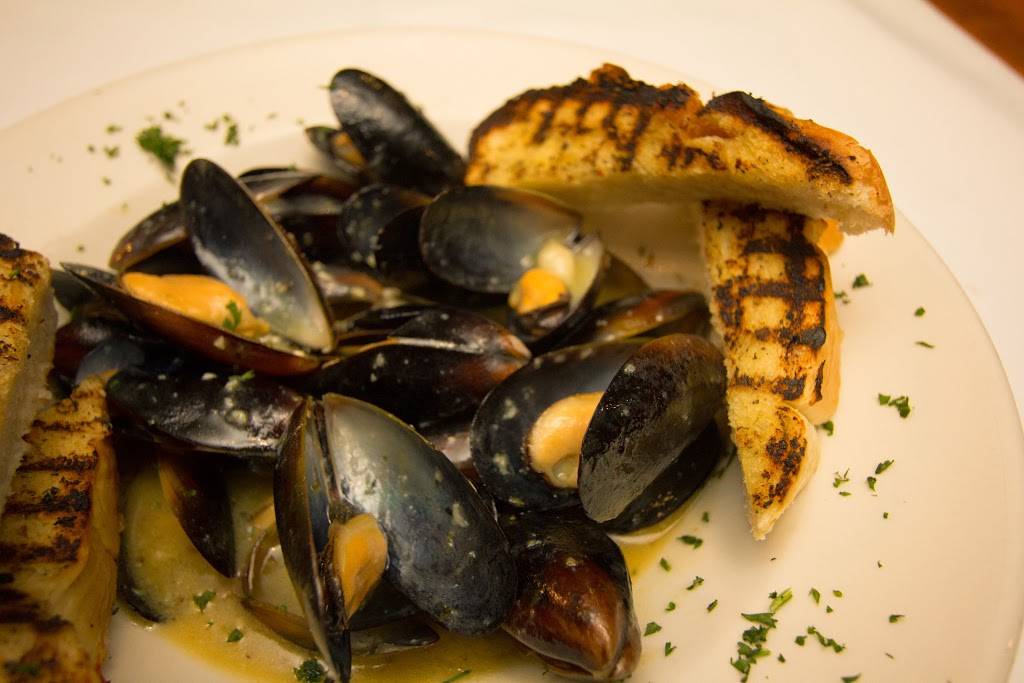 Chucks Steak House / Margaritagrill | restaurant | 10 Prospect St, Auburn, MA 01501, USA | 5088322553 OR +1 508-832-2553