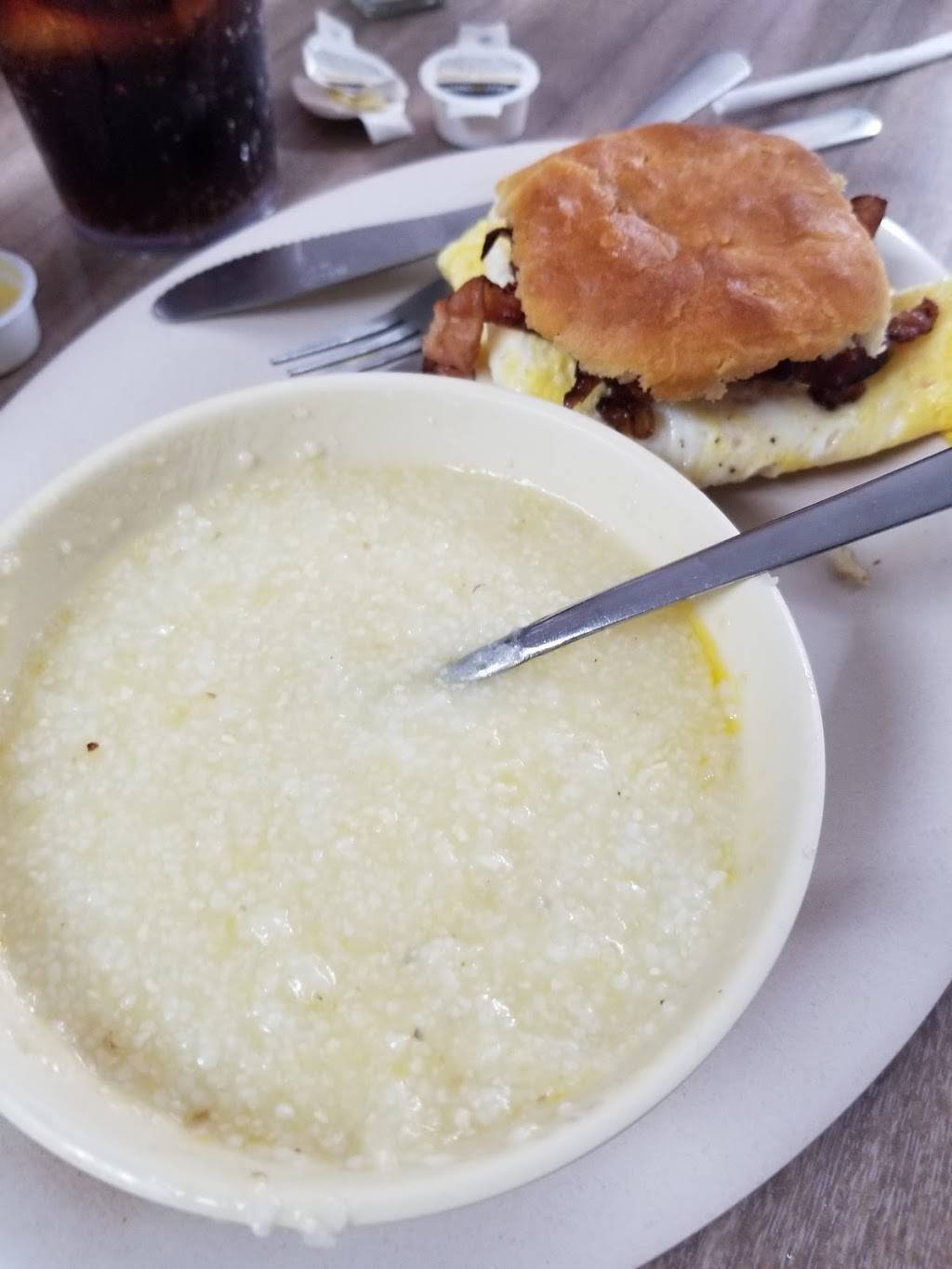 Country Diner | restaurant | 2429 US-221, Marion, NC 28752, USA | 8286524461 OR +1 828-652-4461